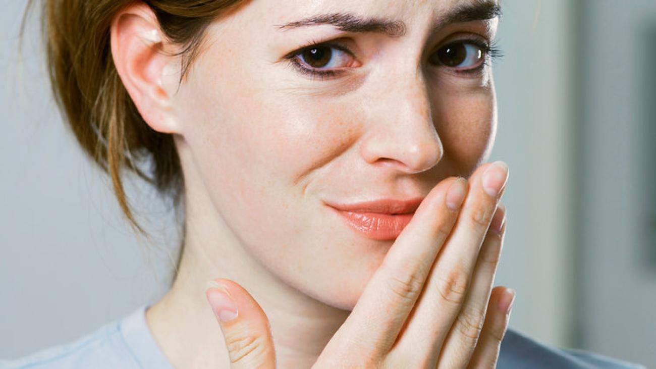 Едкая горечь. Едкая горечь. Неприятный запах изо рта. Одышка и горечь во рту. Горечь во рту картинки.