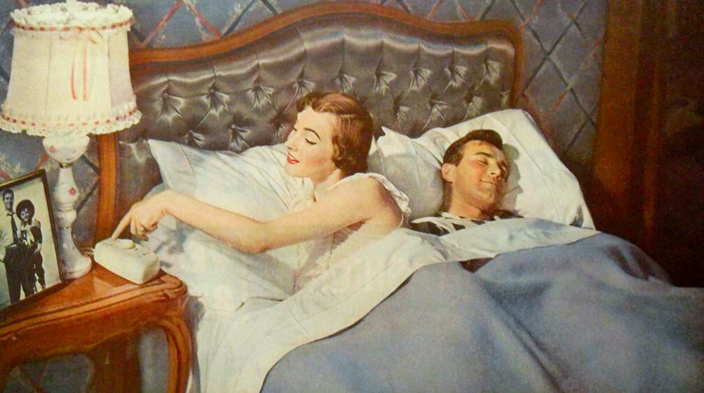 Жена спала читать. Ретро в постели. Супруги в кровати. Мужчина и женщина в кровати ретро. Мужчина в постели с женой.